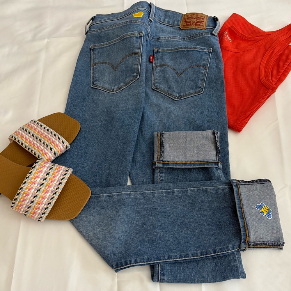 Levi’s 311 Shaping Skinny Jeans 27x32 Heart Pocket Bee Cuff Stretch